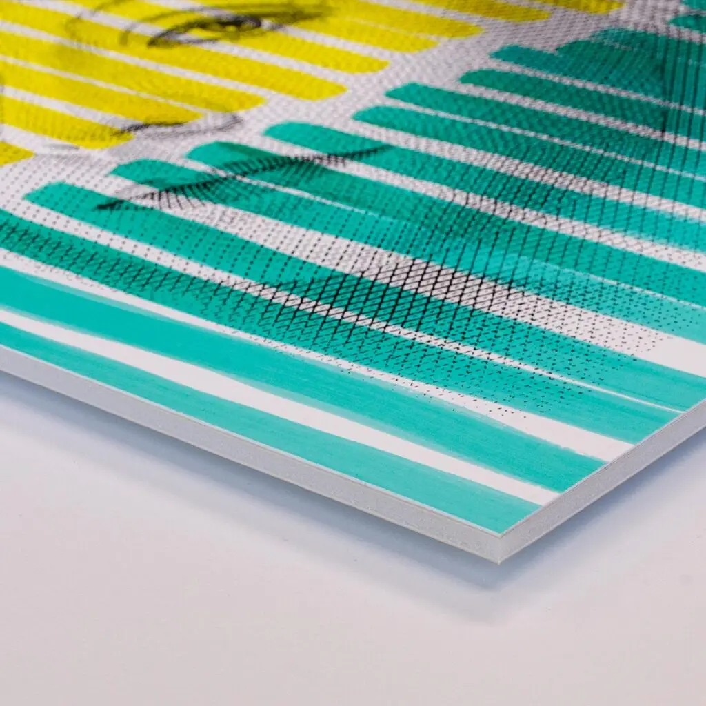 Bildemontering på skumplate