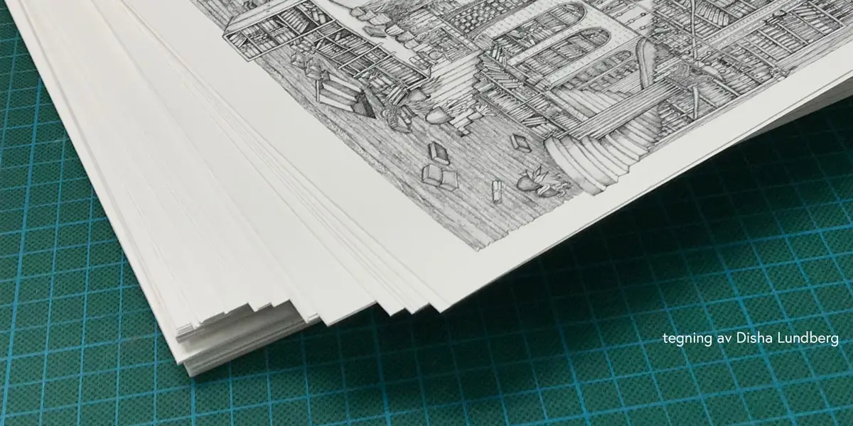 Print-on-demand i proces: kunsttryk produceres og forberedes til emballering og forsendelse.