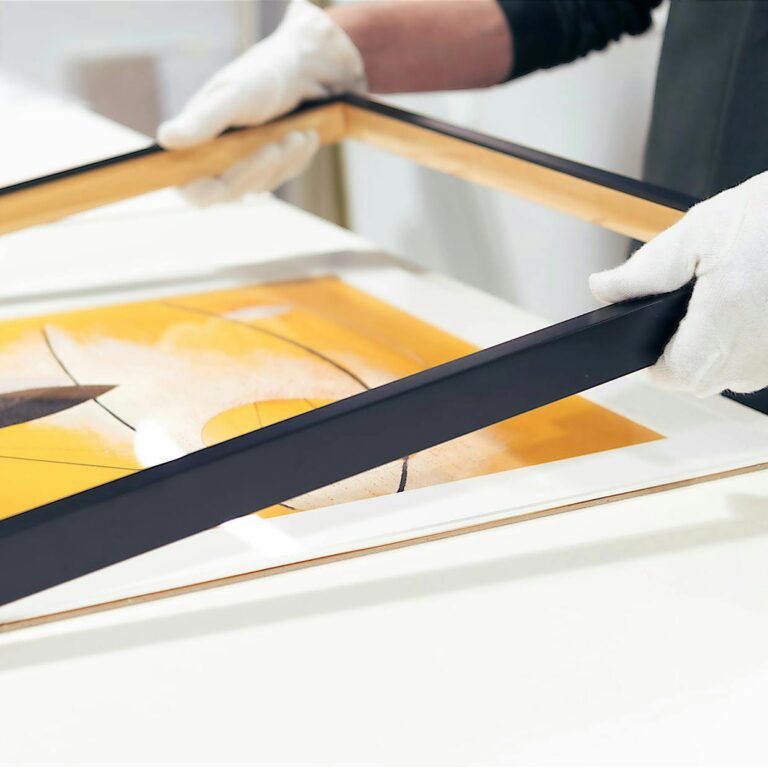 framing Oslo - solid wood frame and museum glass