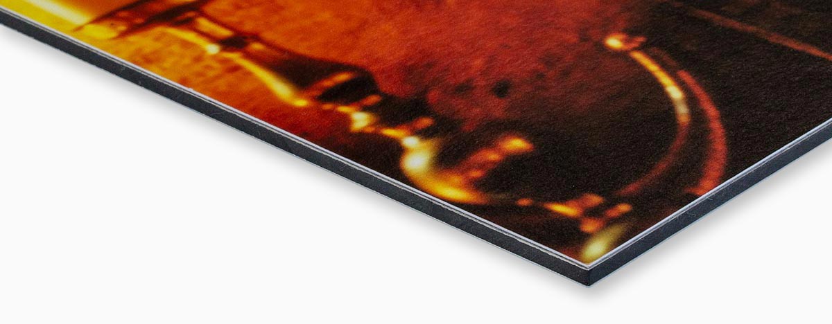 Laminering af kunsttryk på iBond-plade i PIGS-studiet i Oslo